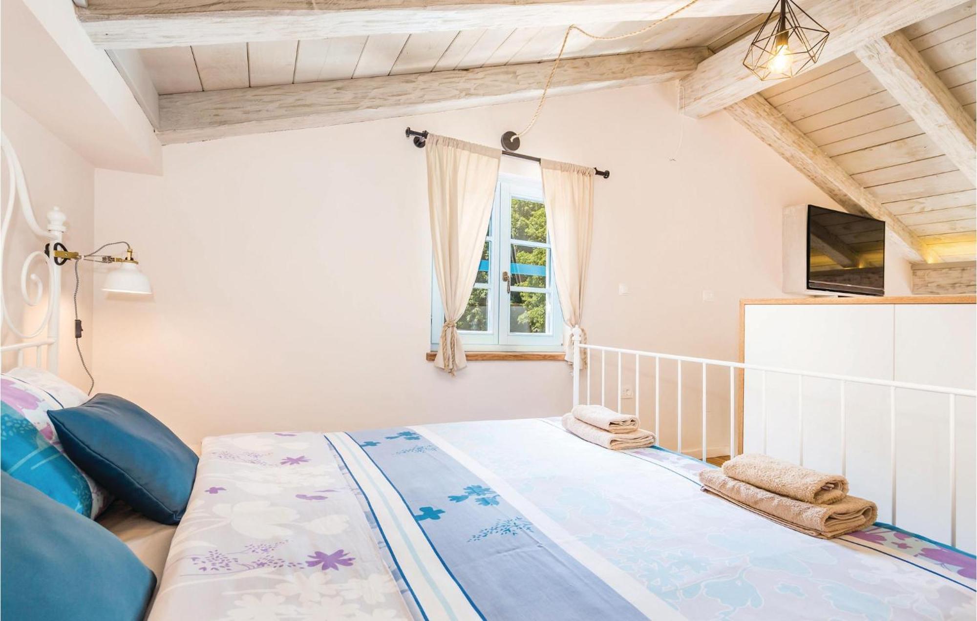 Stunning Home In Jurdani With Wifi Mucici Exterior photo