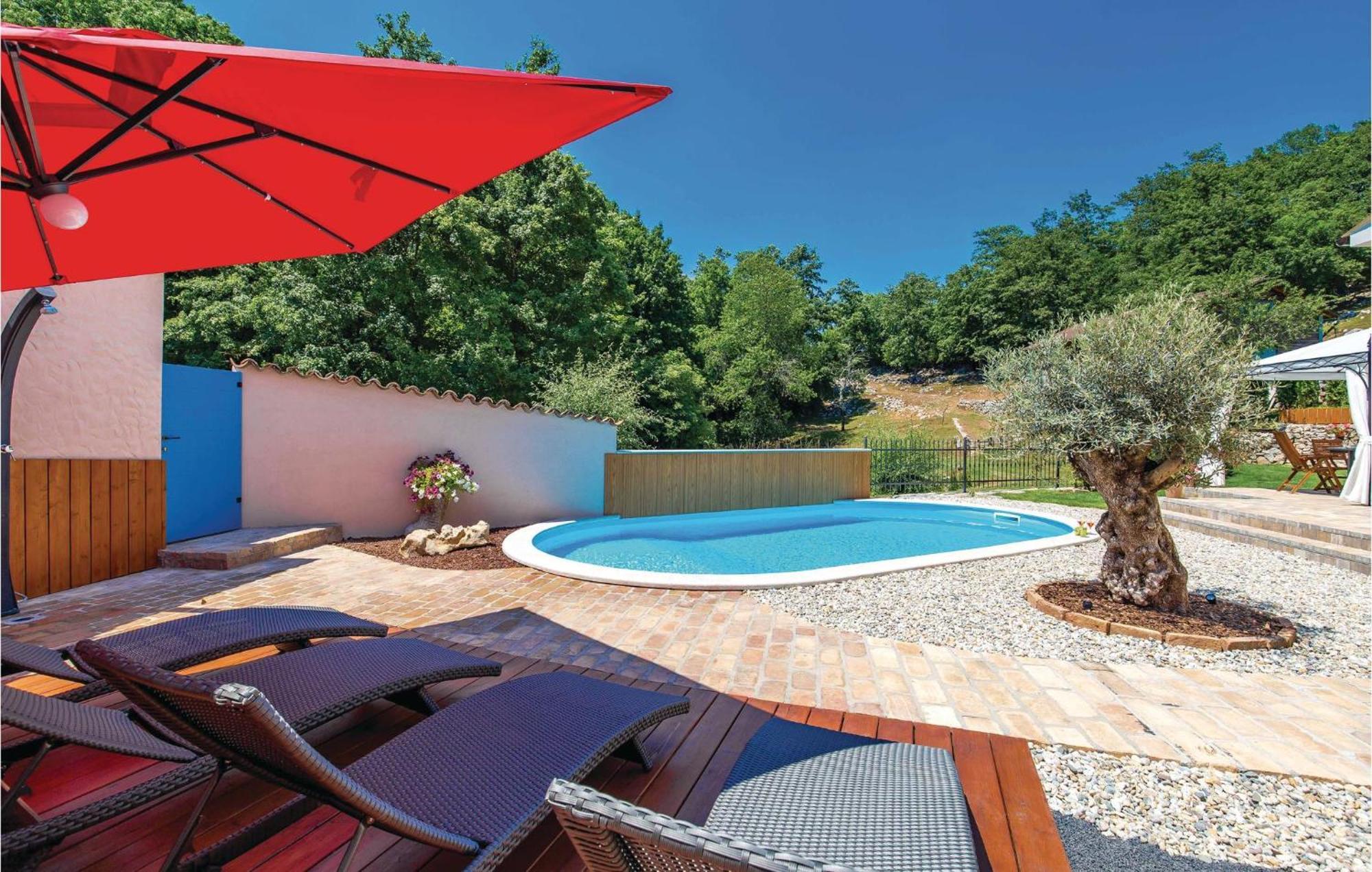 Stunning Home In Jurdani With Wifi Mucici Exterior photo